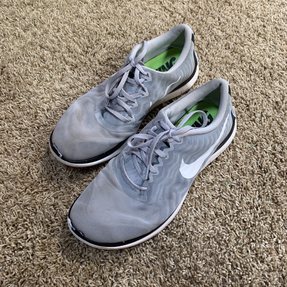 Nike free run tennis shoes